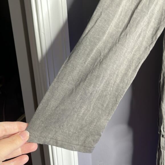 Entro Gray Scoop Neck Fringed Top Size Small - Picture 4 of 6